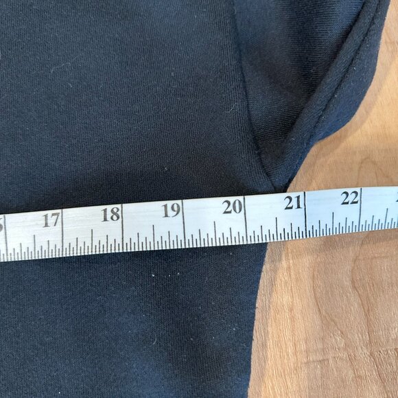 GYMSHARK Legacy Cropped Sweater - Picture 5 of 11